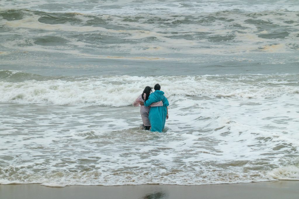 颱風格美逼近台灣，多地發布豪雨特報及航班取消