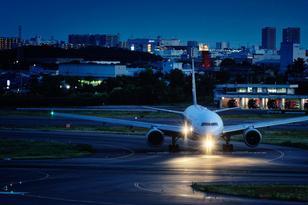 成田機場發生異常事件，新加坡航空班機引擎冒煙造成跑道暫時關閉